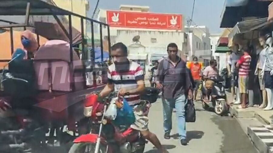 أول أيام الحجر الشامل: لا كمامات.. والحياة عادية في طبربة ! أول أيام الحجر الشامل: لا كمامات.. والحياة عادية في طبربة !